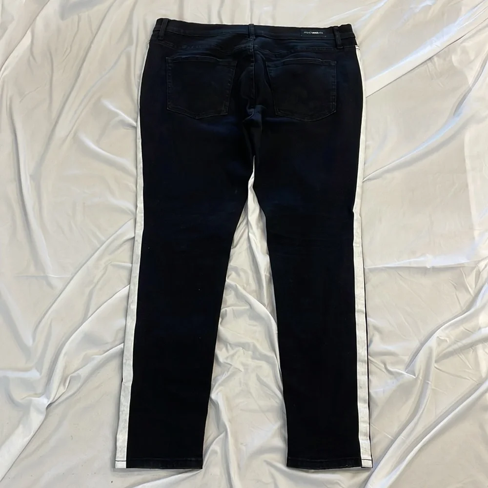 ❌SOLD❌Fashion Nova Carter Side Striped Skinny Jean - Picture 6 of 9